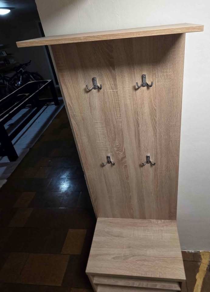 Věšáková stěna - 3