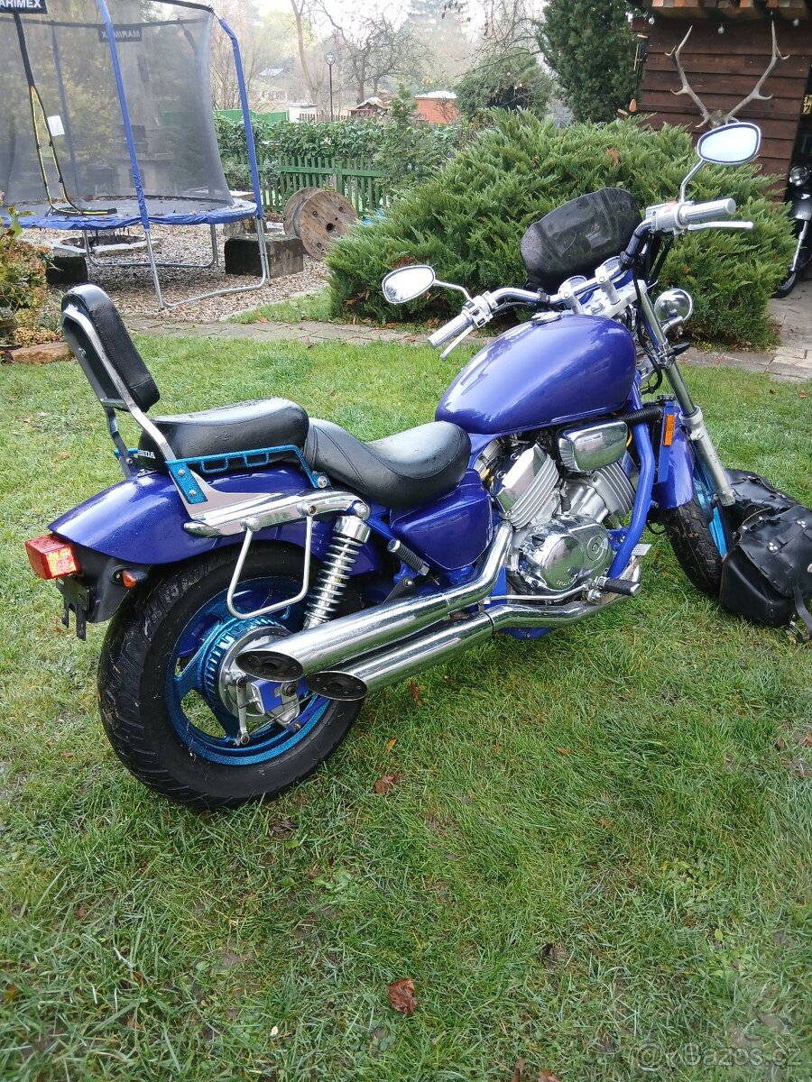 Honda VF 750 C Magna - 3