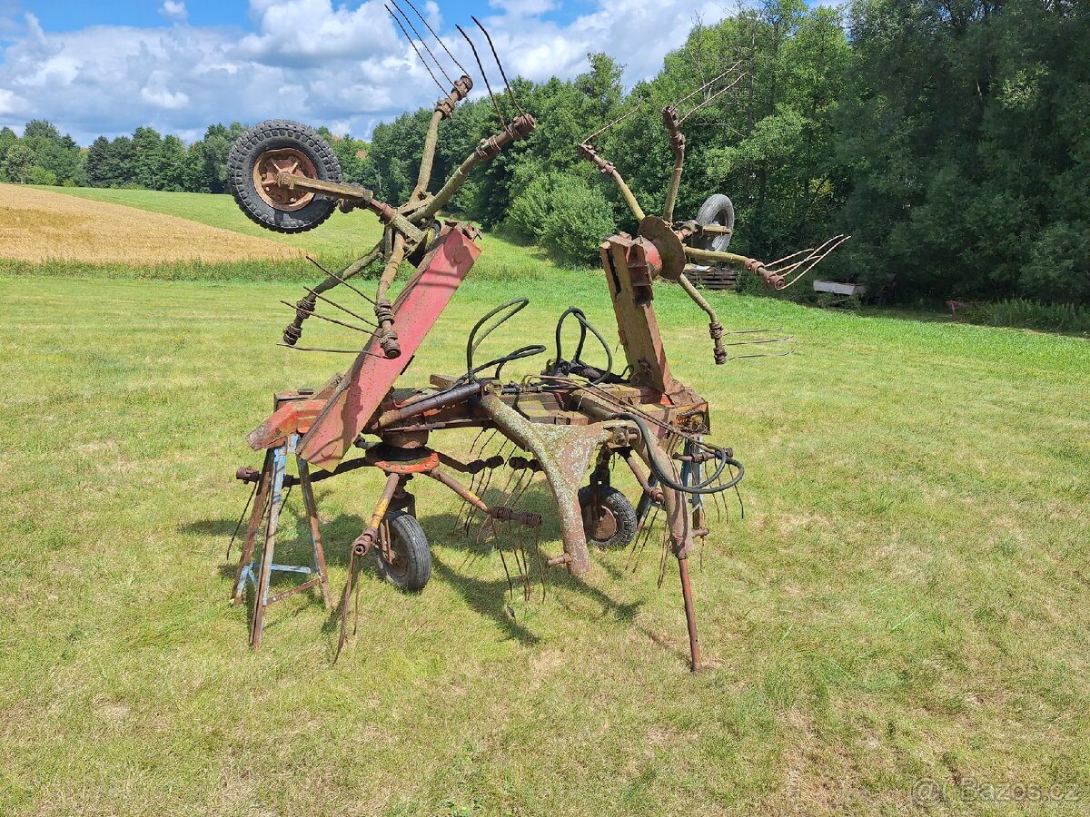 Nesený obraceč sena OZ4 - 3