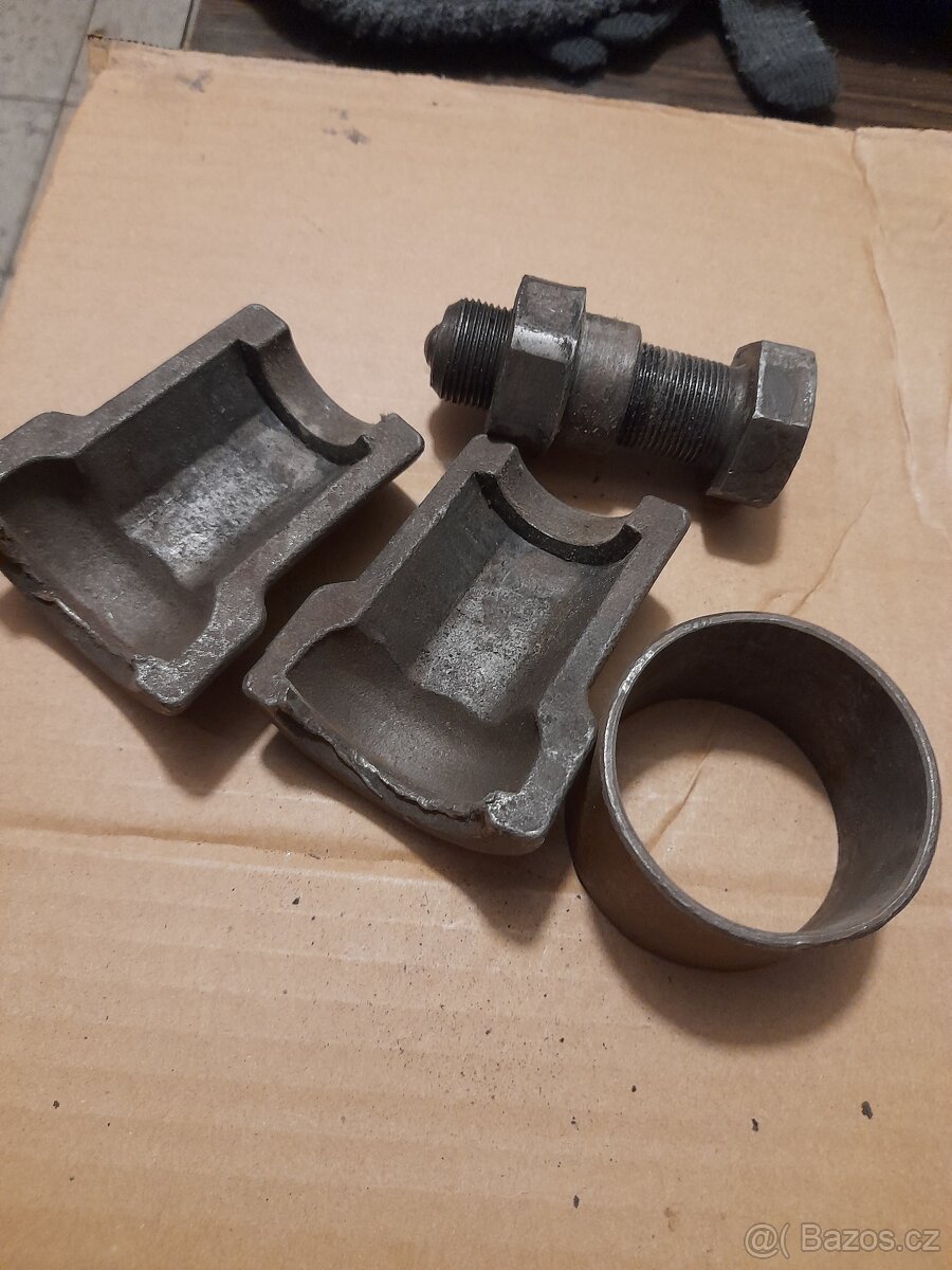 TRABANT TOVÁRNÍ STAHOVÁK NÁBOJŮ KOL. - 3