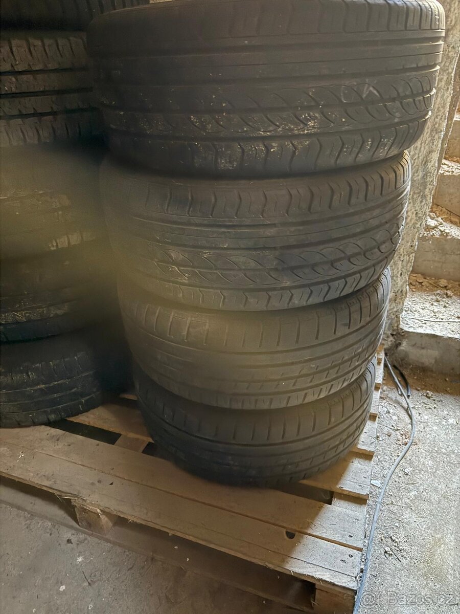 225/40R18 92W XL - 3