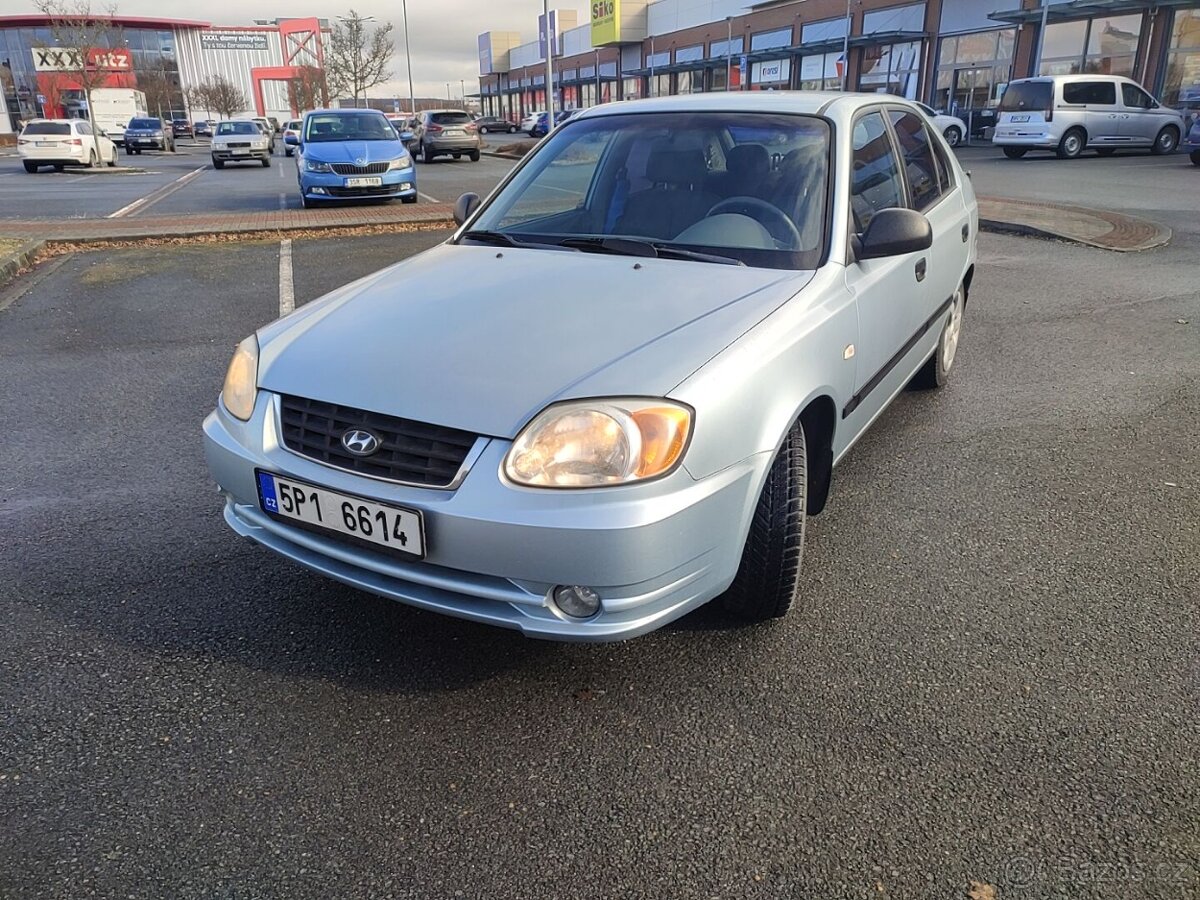 Hyundai Accent - 3