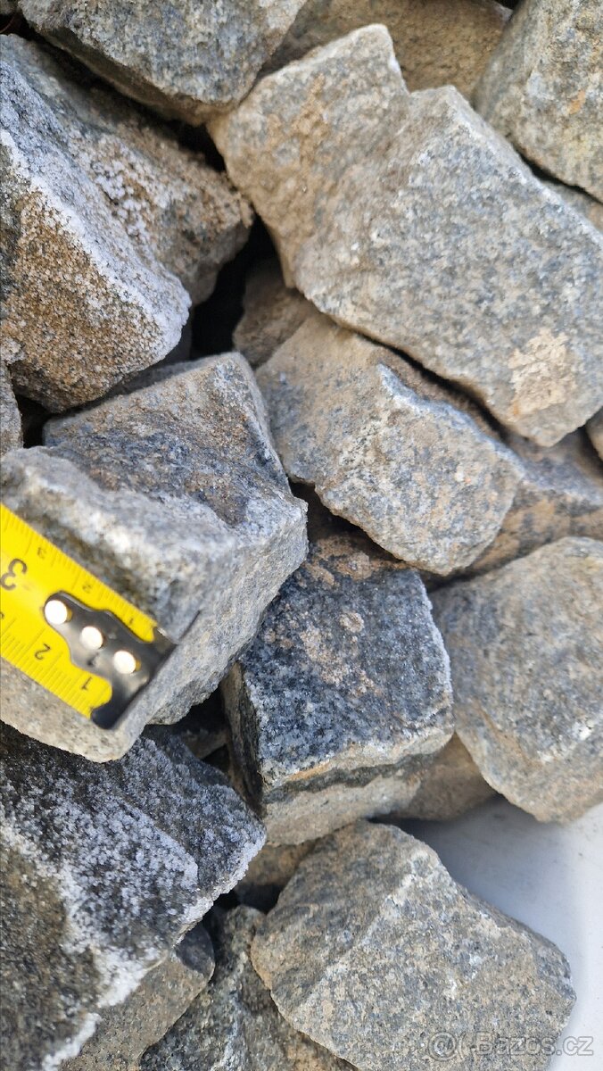 Dlažební kostky. Menší - 3