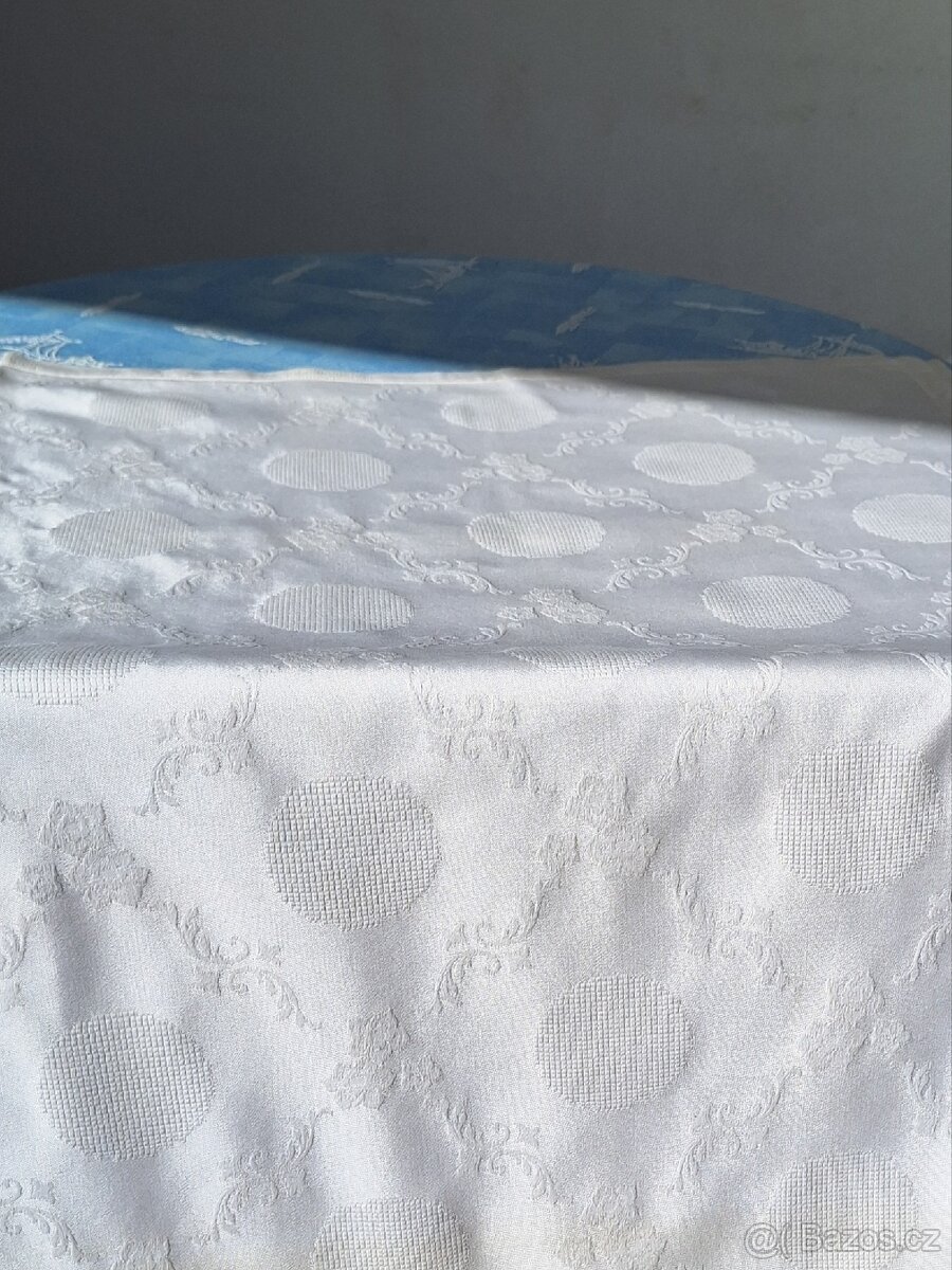 SLAVNOSTNÍ UBRUS vel. 127cm/123cm - 3