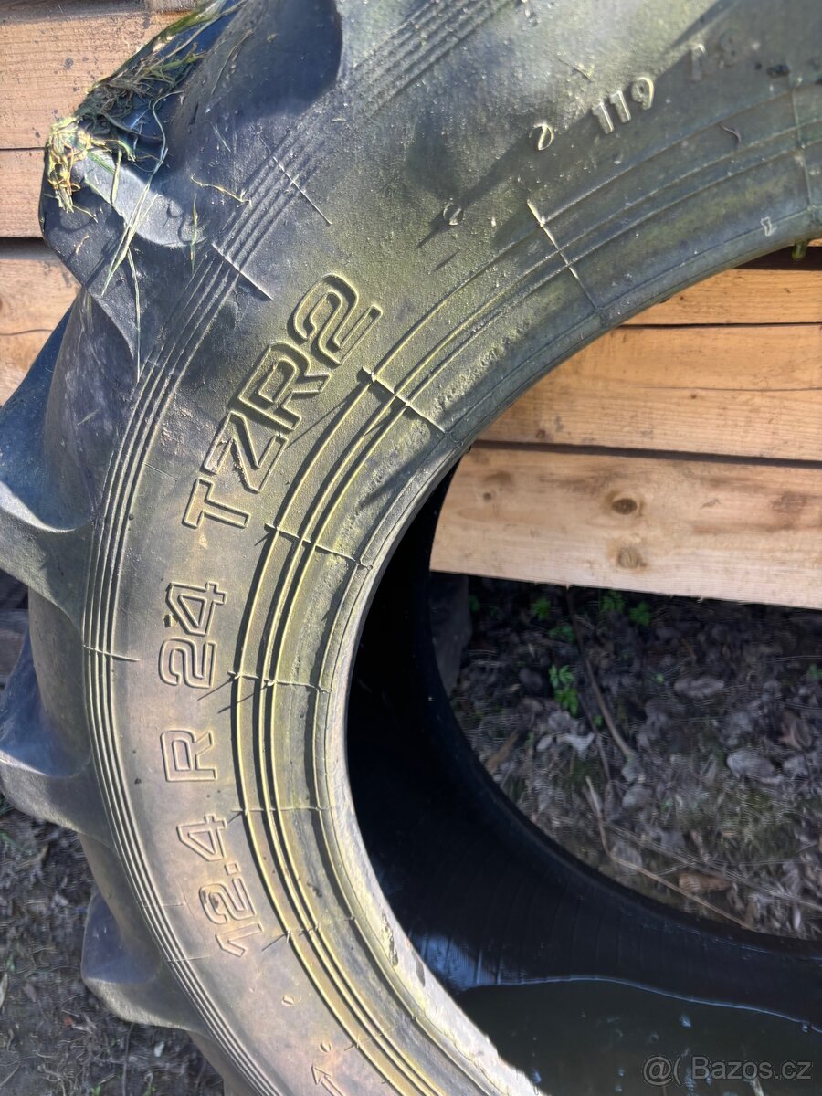 Traktorová pneu 12,4/24 - 3