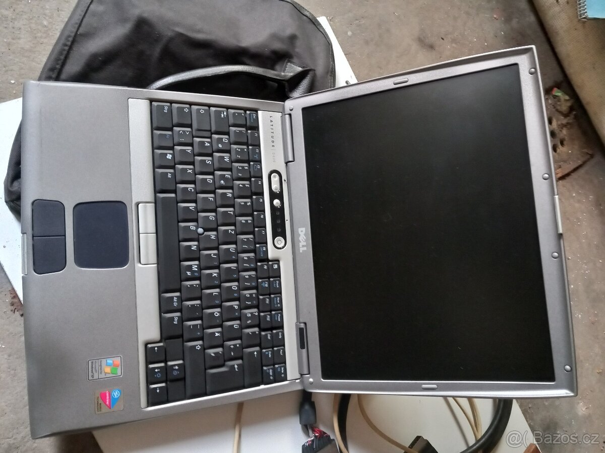 retro notebook DELL - 3