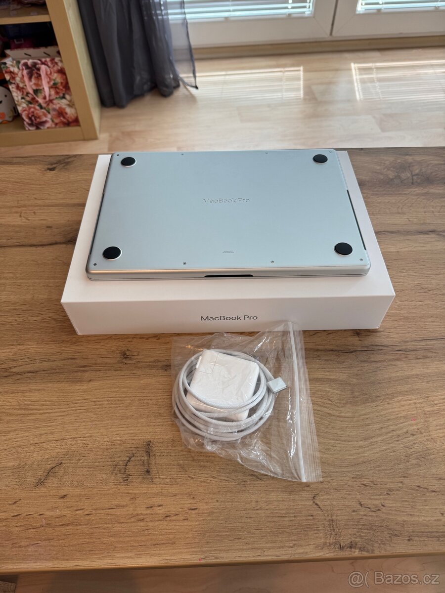 Apple MacBook Pro 14″ M5 — 24 GB / 1 TB SSD - 3
