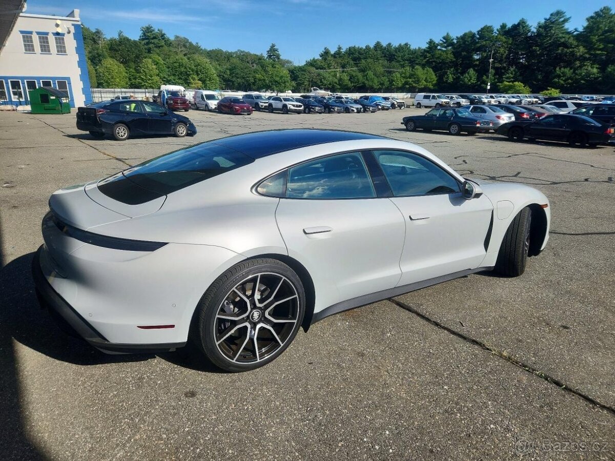 2022 PORSCHE TAYCAN - 3