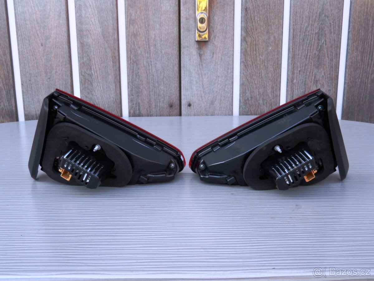 Originál Zadní Pravé +Levé Vnitřní světlo VW Touran - 3