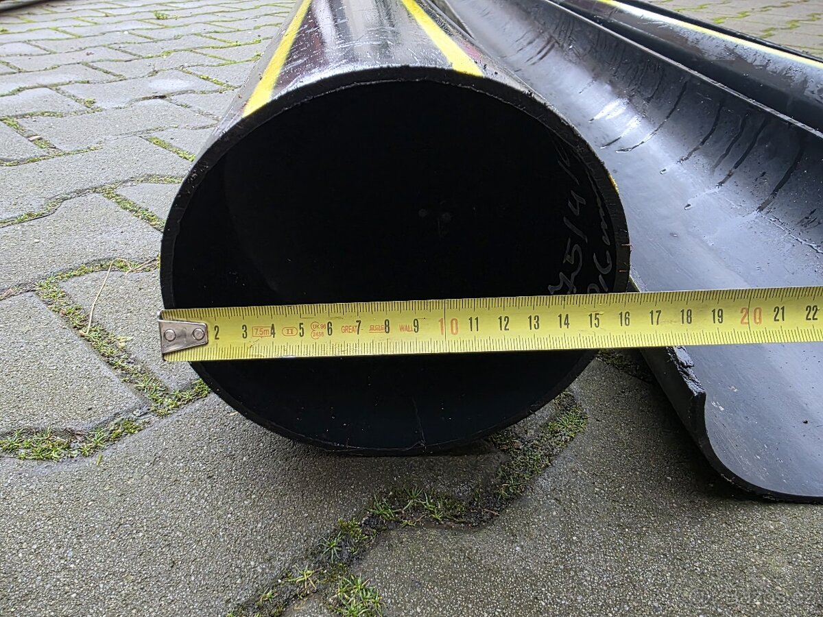 Žlaby plastové 2 ks, ochranné potrubí 1 kus - 3