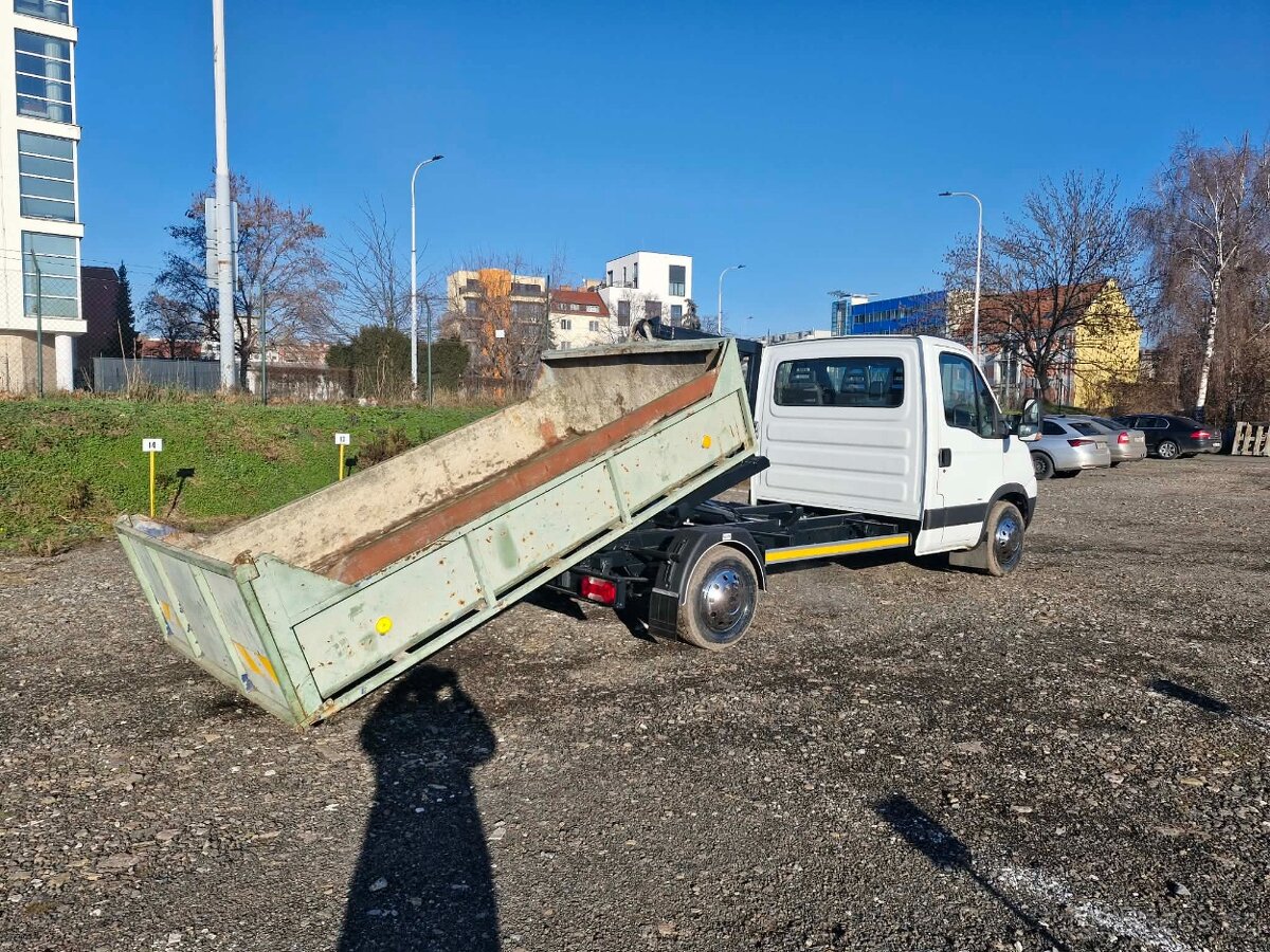 Kontejner Iveco do 3,5 t najeto - 340.000 km - 3