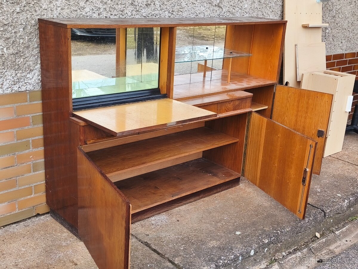 Prodej starožitné obývací skříně - 3