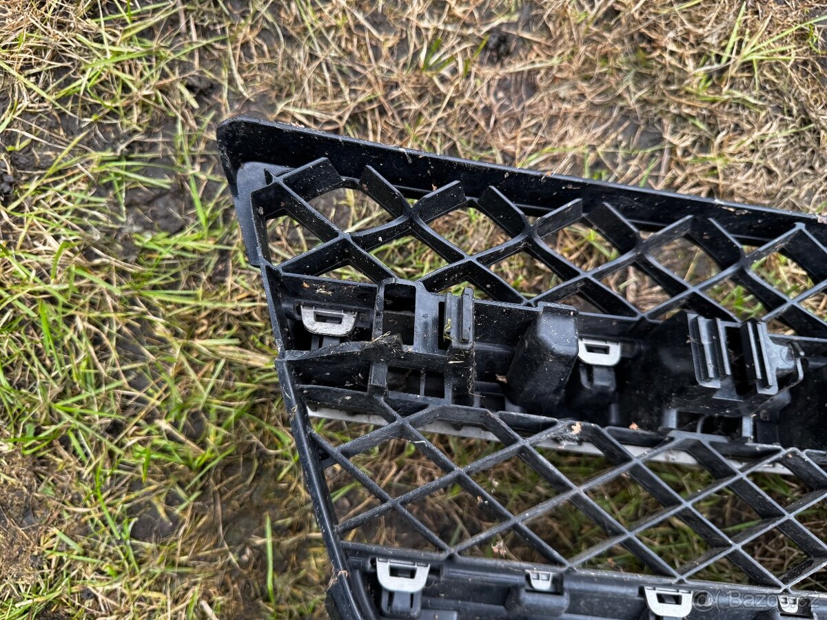 Mercedes Benz GLK - přední maska - 3