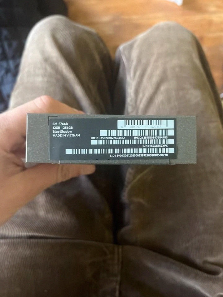 Samsung Galaxy Z Flip7 - 3