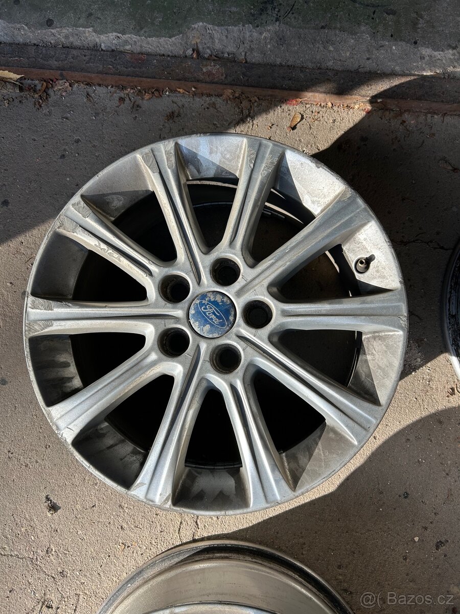 Alu kola Ford r16 - 3