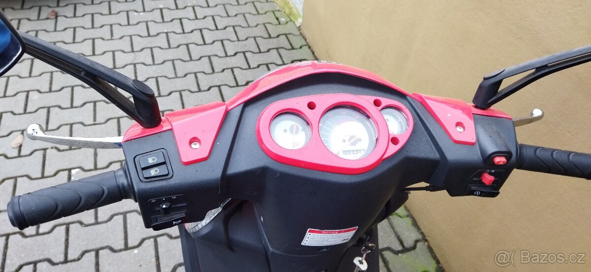 Prodám skútr LONGJIA TREVIS 125 cm - 3