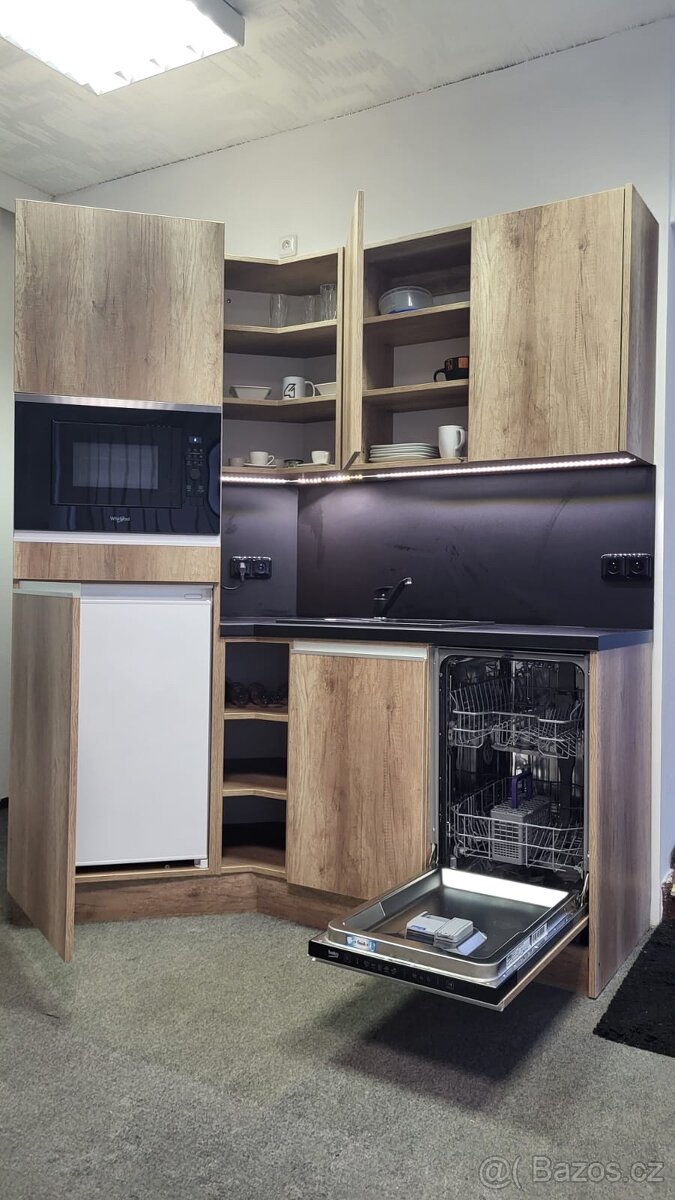 Moderní a plně vybavená rohová kuchyňská linka na prodej - 3