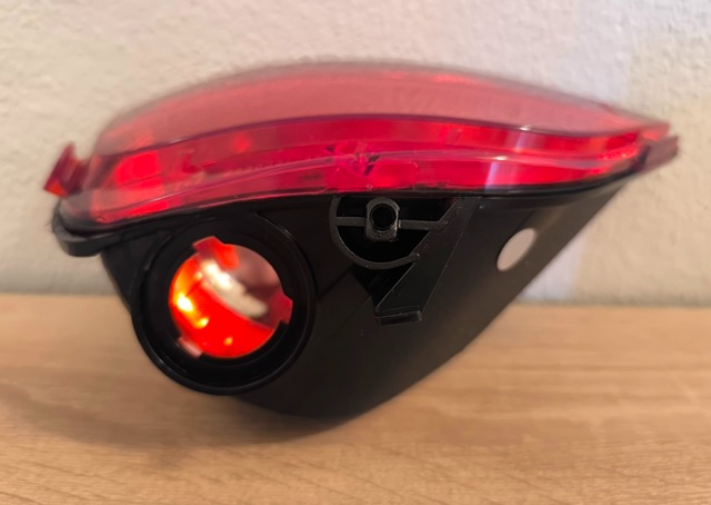 Zadní mlhovka Dacia Duster II (od r.2018) bez patice - 3