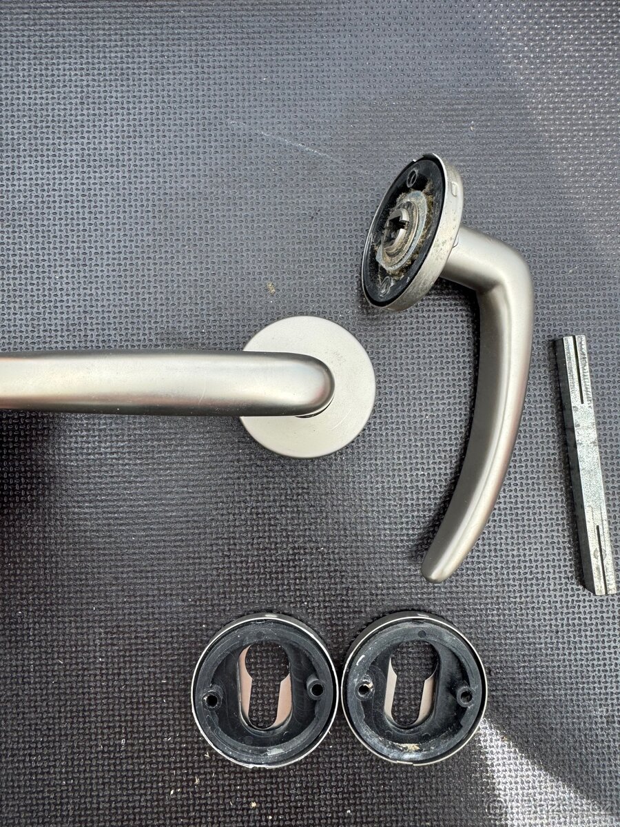 KOVANI NA DVERE Rozetové 29 ks - 3