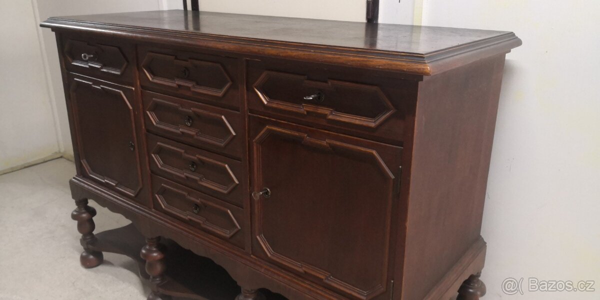 Tmavá masivní komoda - 3