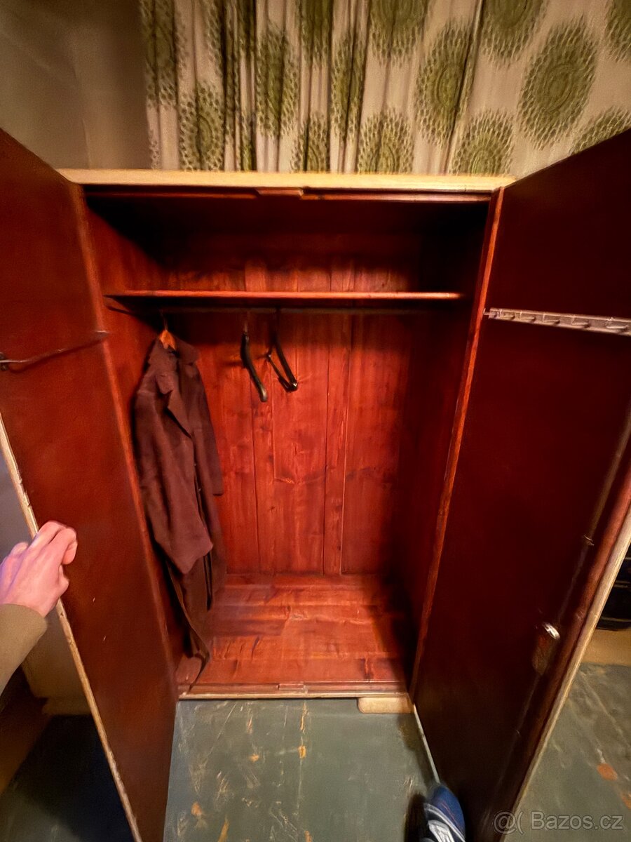 Stará skříň - 3