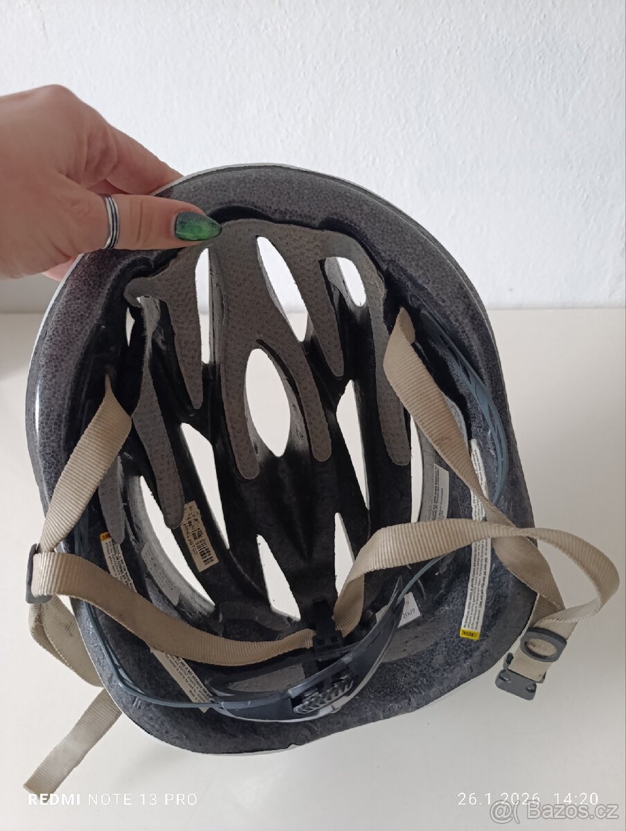 Světle stříbrná cyklistická helma - 3