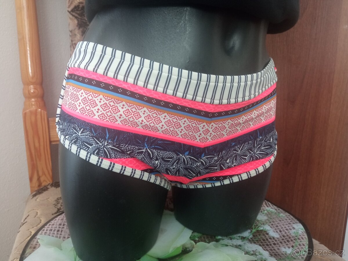 Spodní díl plavek velikost 176 - 3