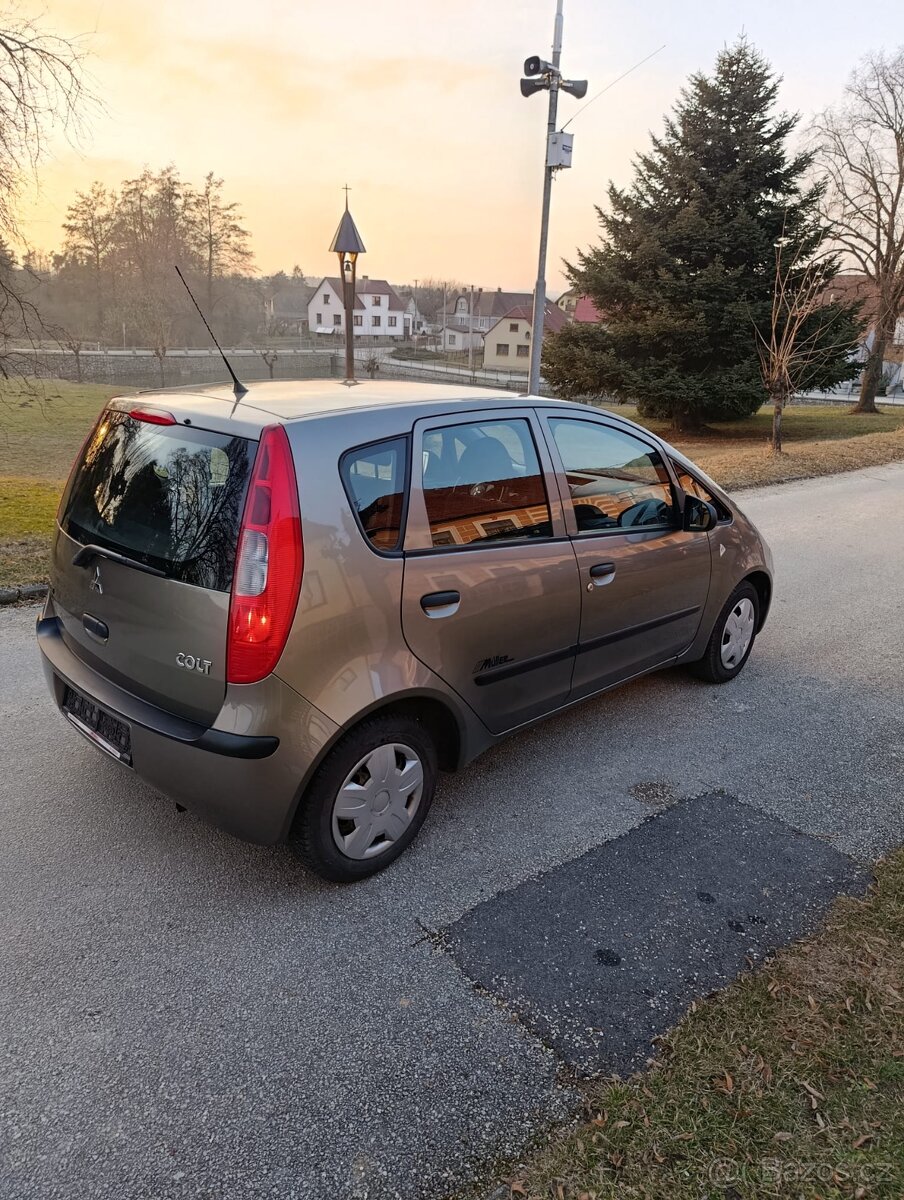 Mitsubishi Colt - 3