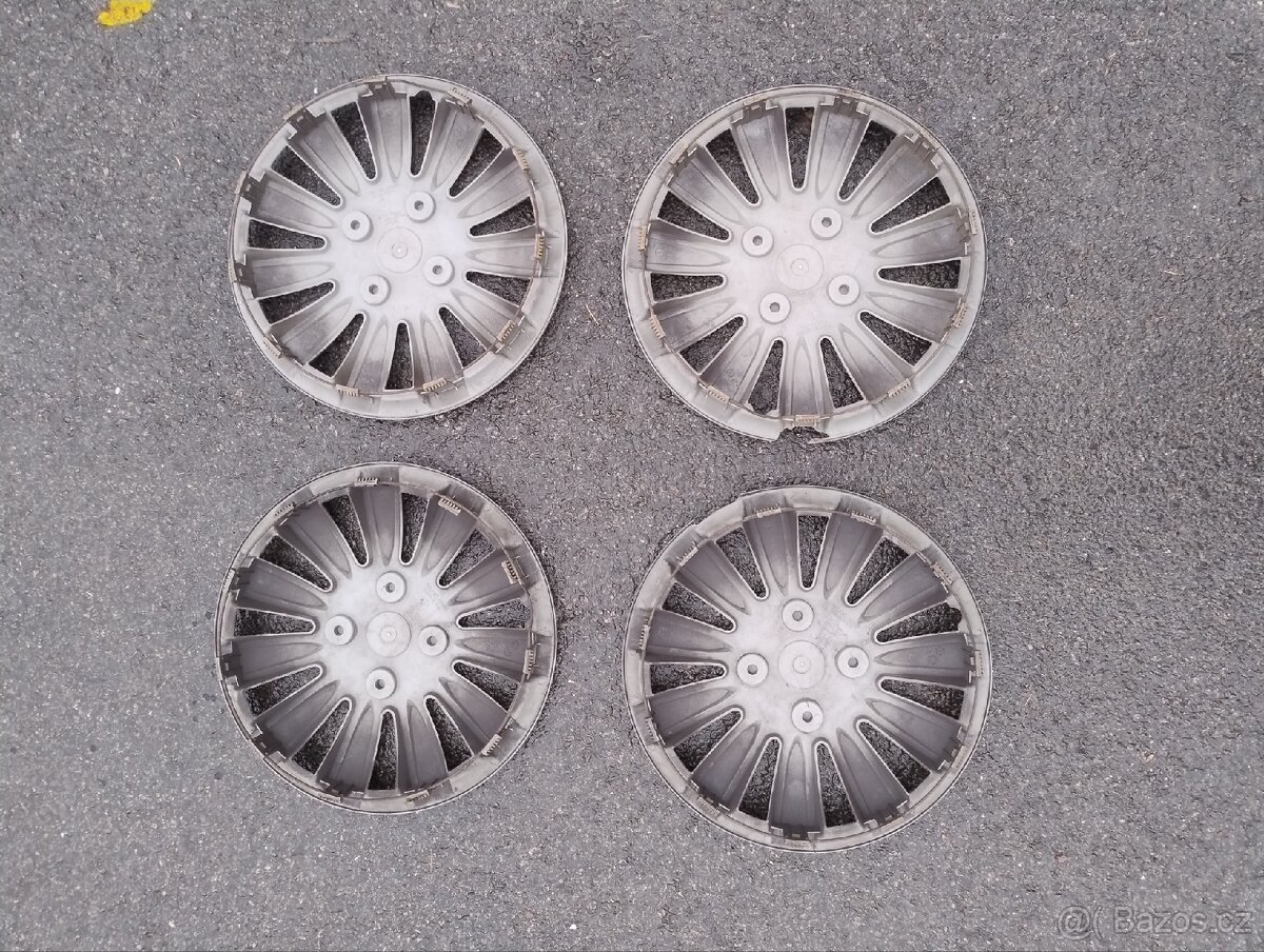 Poklice Toyota R15 - 3