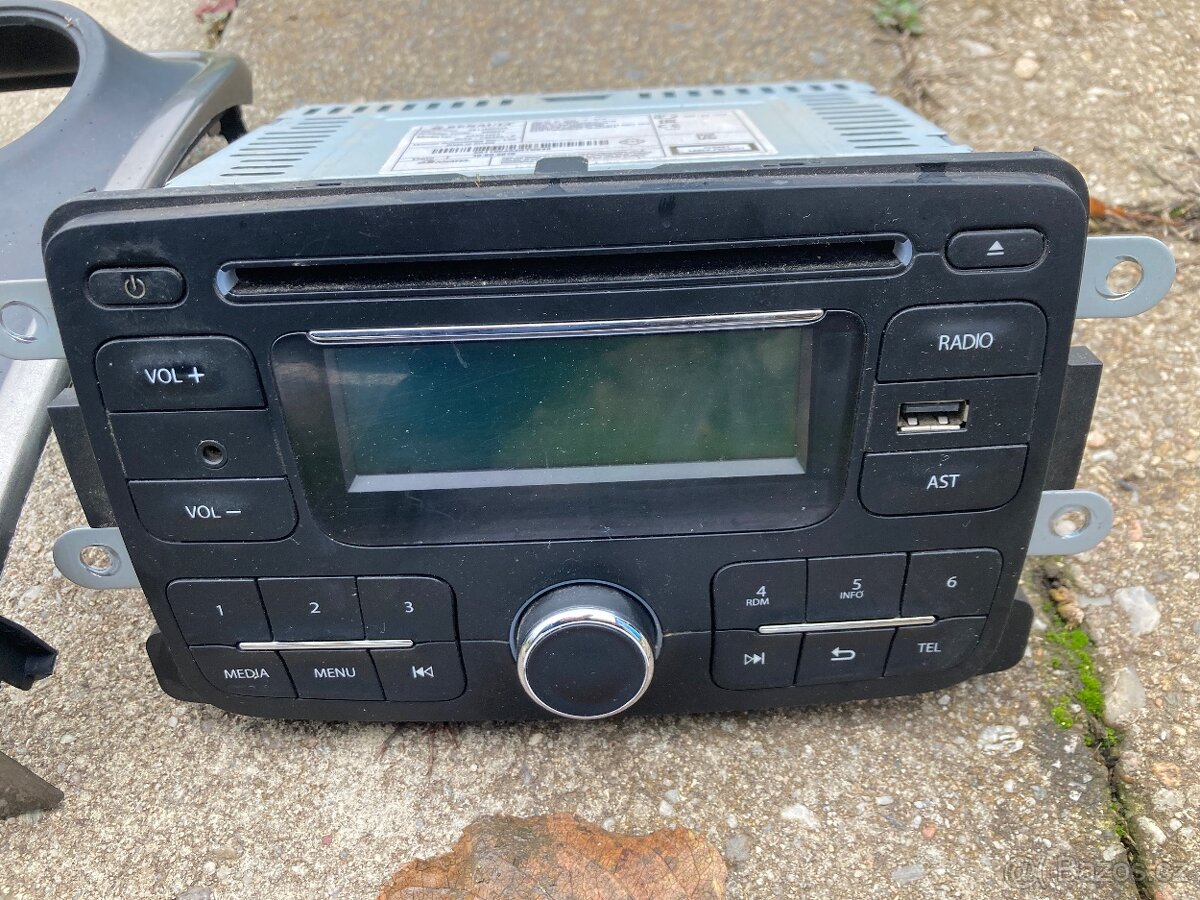 Rámeček a rádio Dacie Logan 2016 - 3