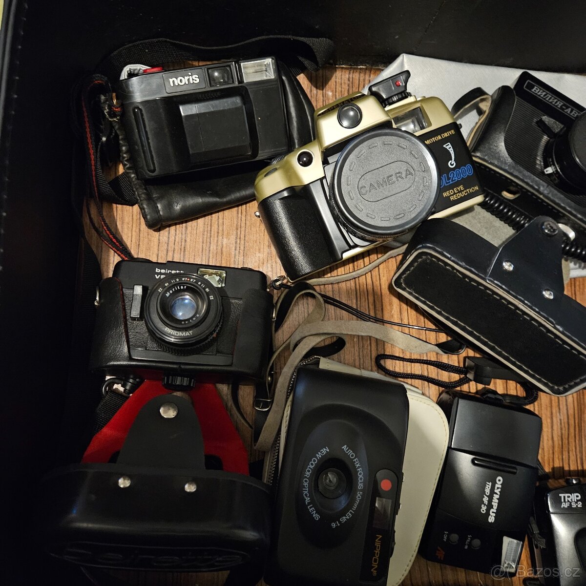 Celý kufr plný fotoaparatů - 3