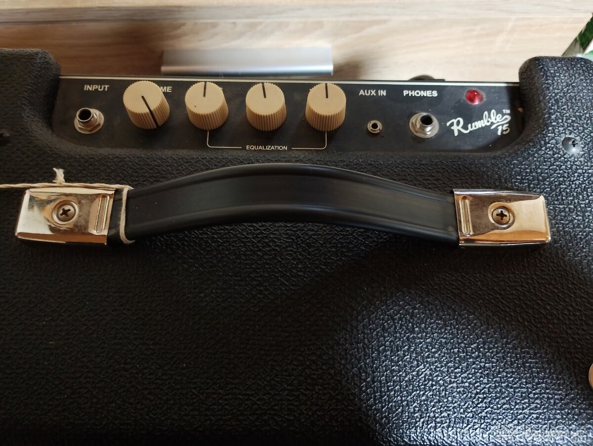 Baskytarové kombo Fender rumble 15 - 3