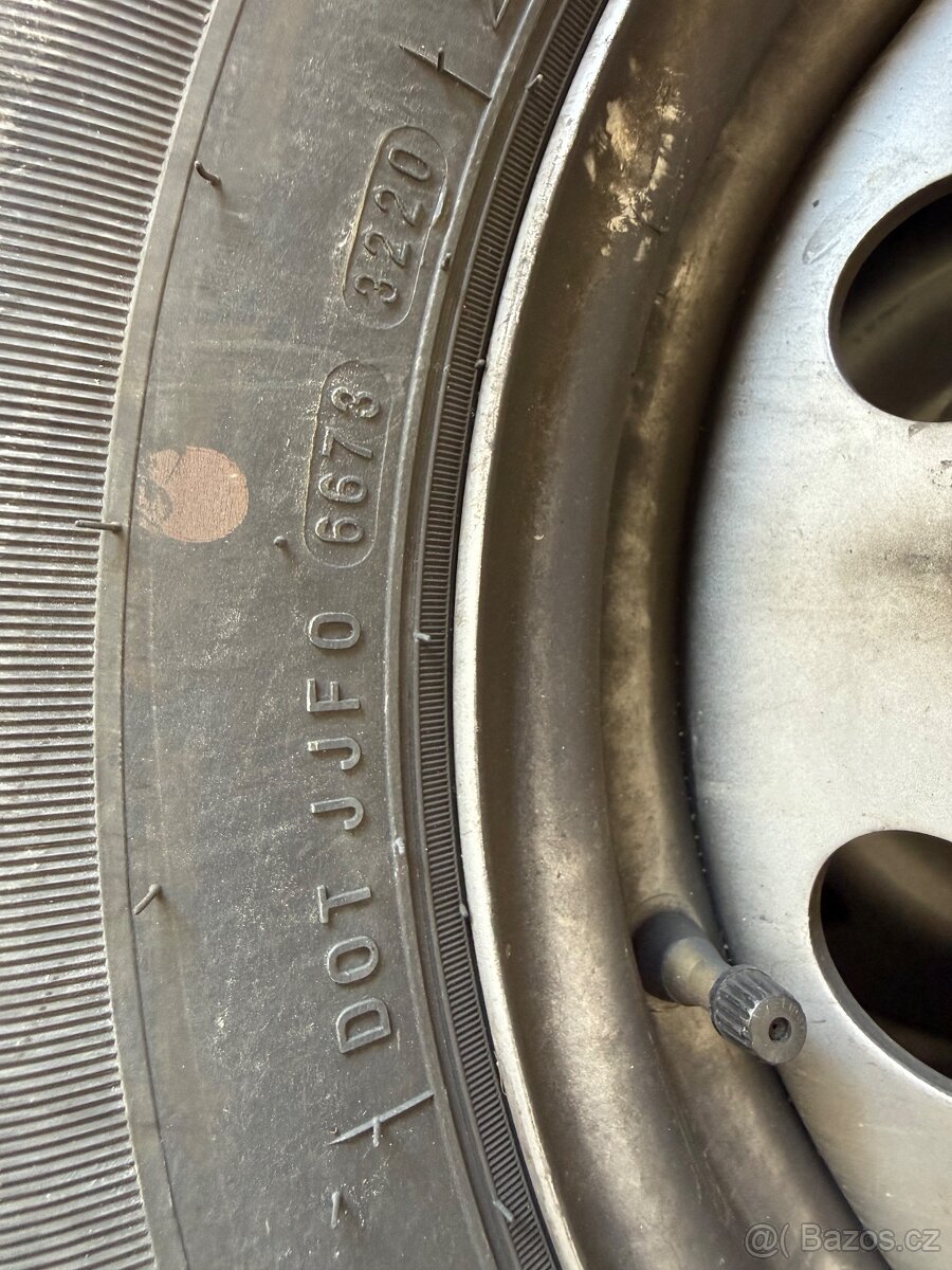 Prodám letní pneu NEXEN 215/75/16C - 3