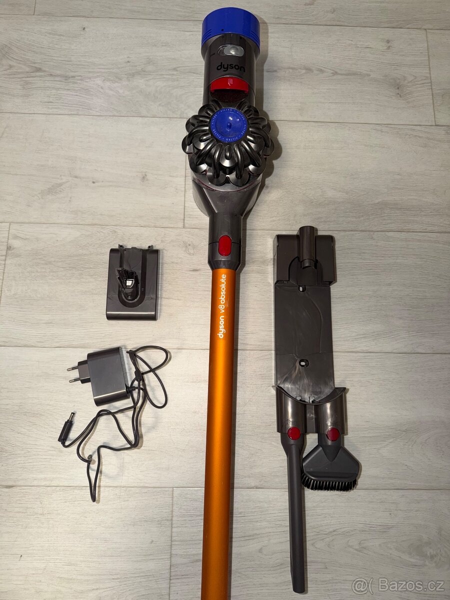 Tyčový a ruční vysavač Dyson V8 - 3