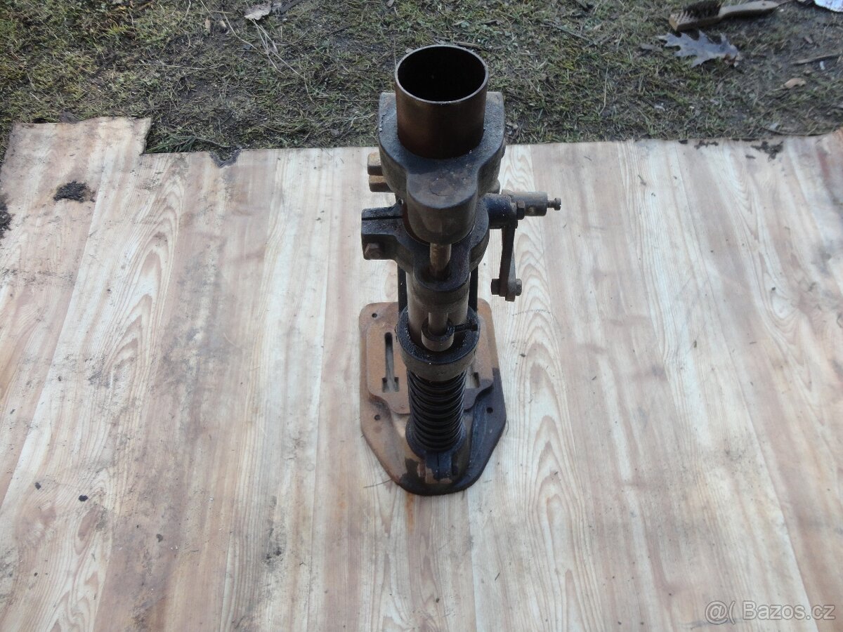 Litinový držák vrtačky - 3