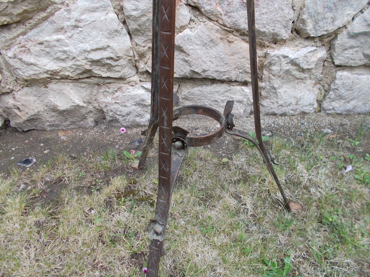 Stojan pod kytky - 3