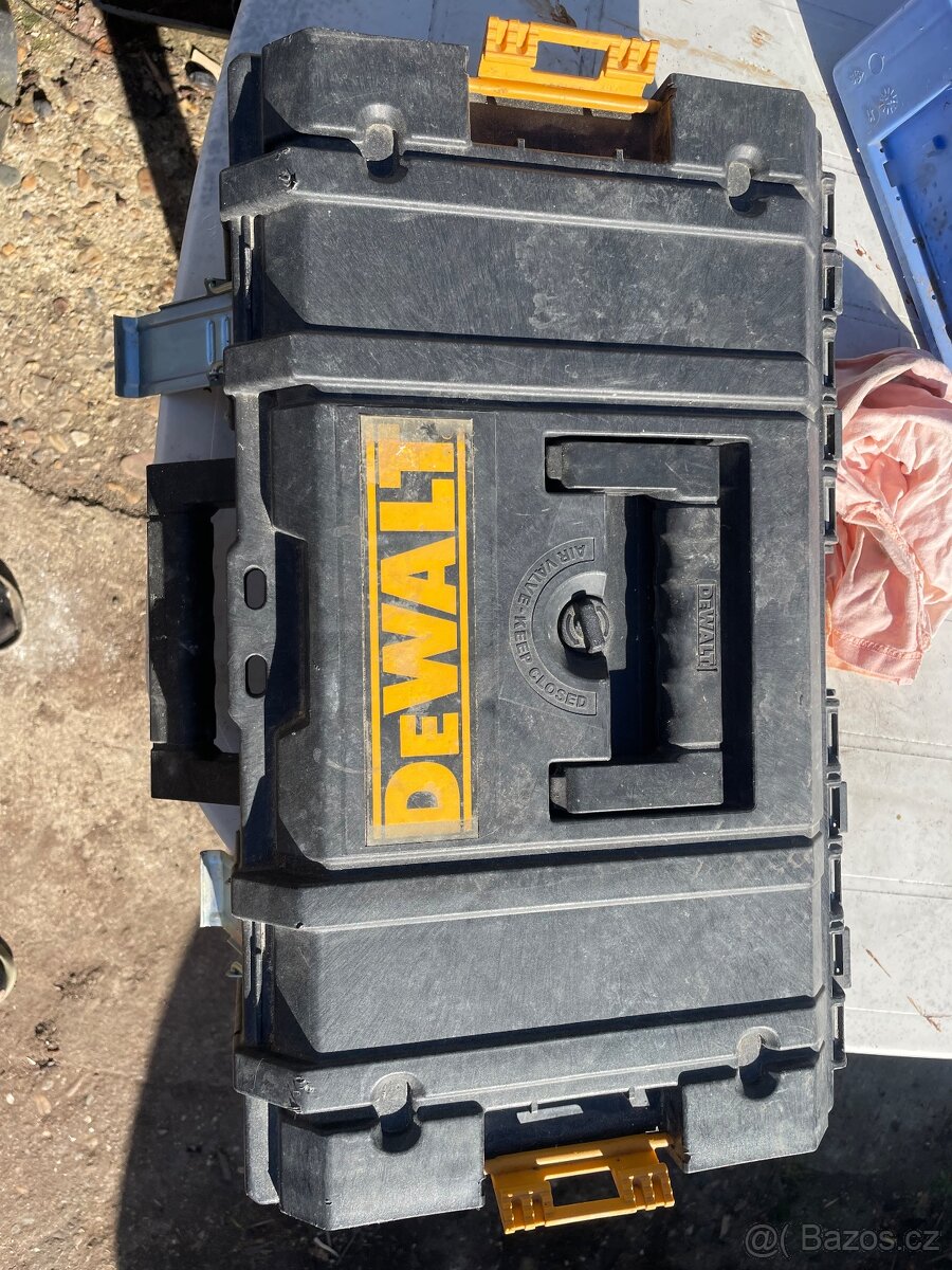 DeWALT ToughSystem 1.0 (verze DS300). - 3