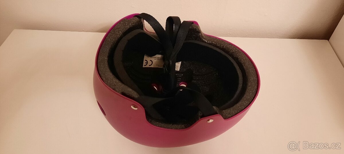 Dívčí helma do 10 let věku cca - 3