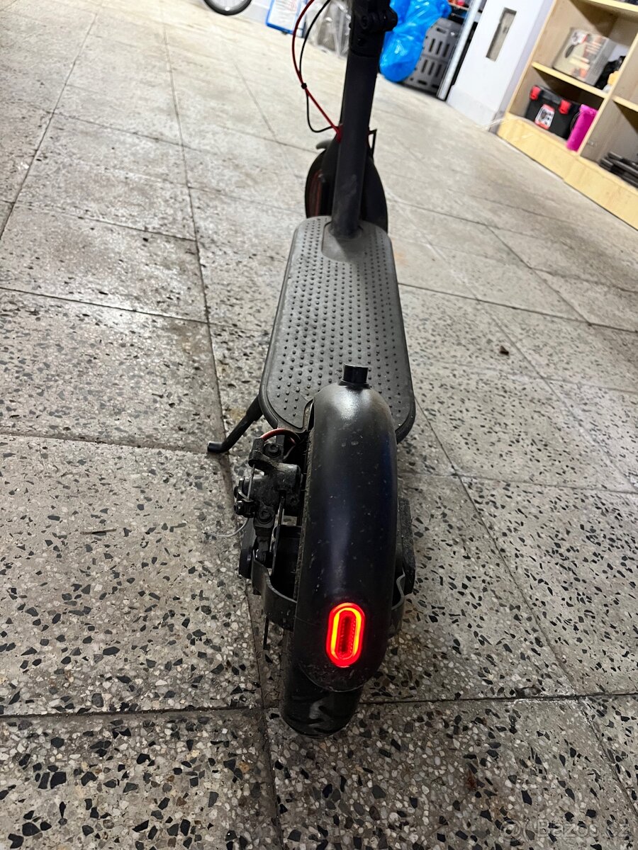 Xiaomi Mi Scooter PRO - 3