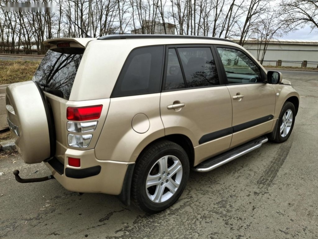 Suzuki Grand Vitara,2.0 benzin Rezervace - 3