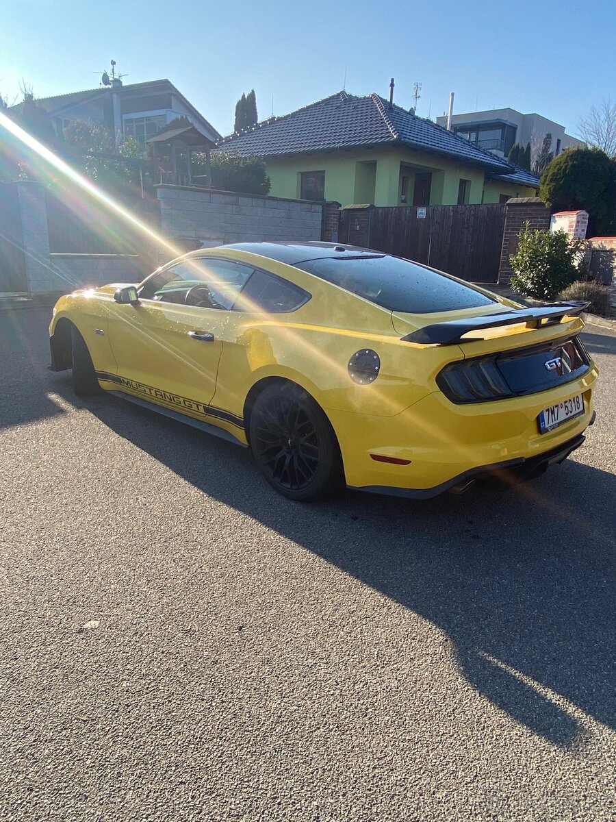Ford mustang GT - 3