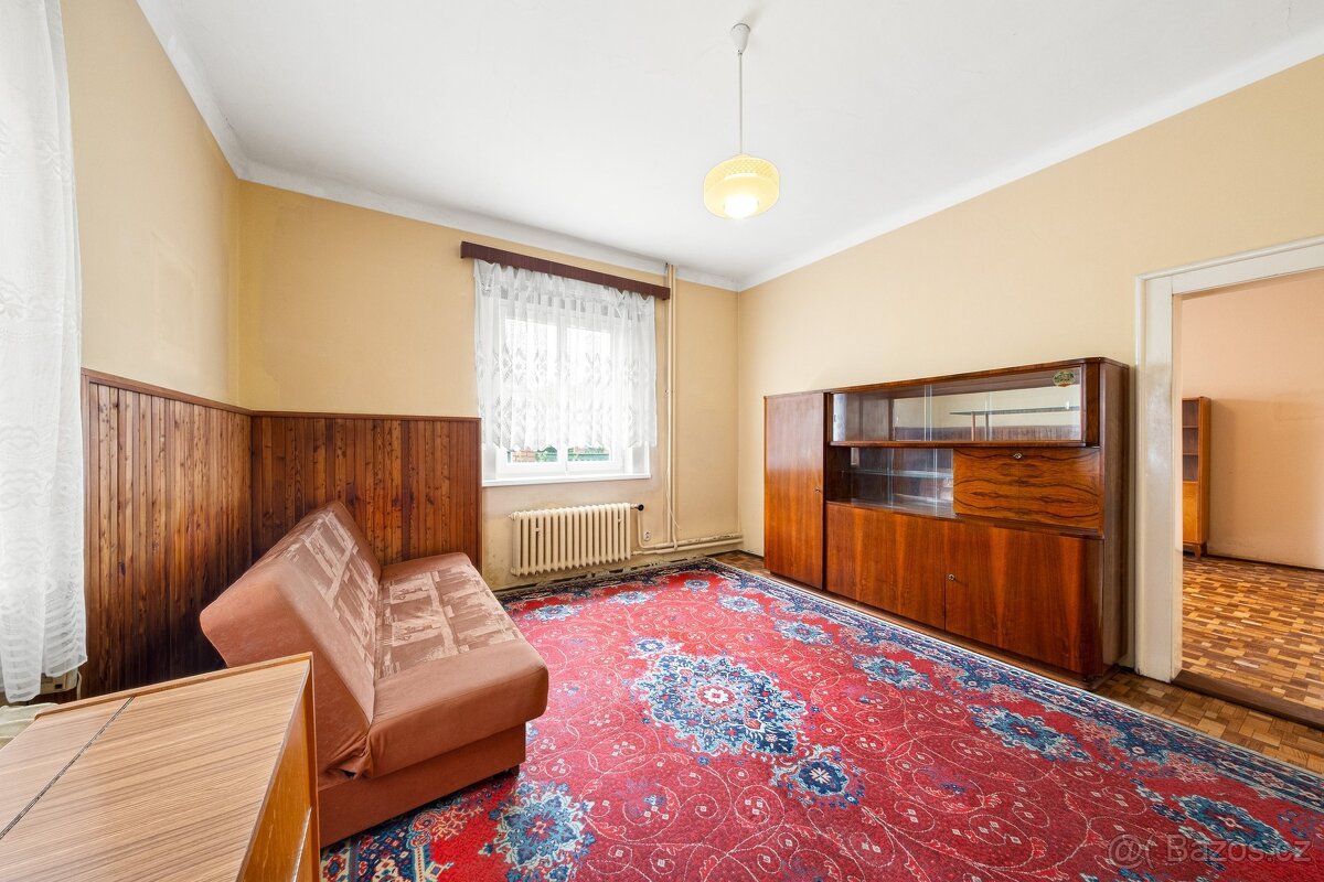 RODINNÝ DŮM 4+1 SE ZAHRADOU VE VELVARECH, ev.č. 00393 - 3