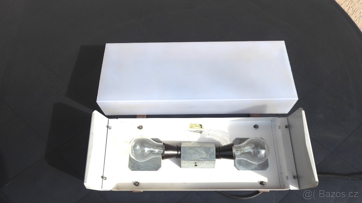 B242_ Osvětlení nástěnné, garáž, dílna - 3