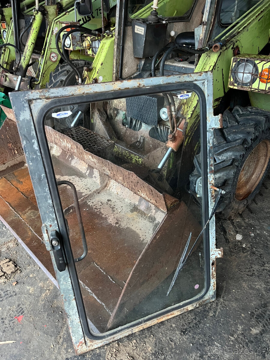 Smykový nakladač Locust 750 - 3