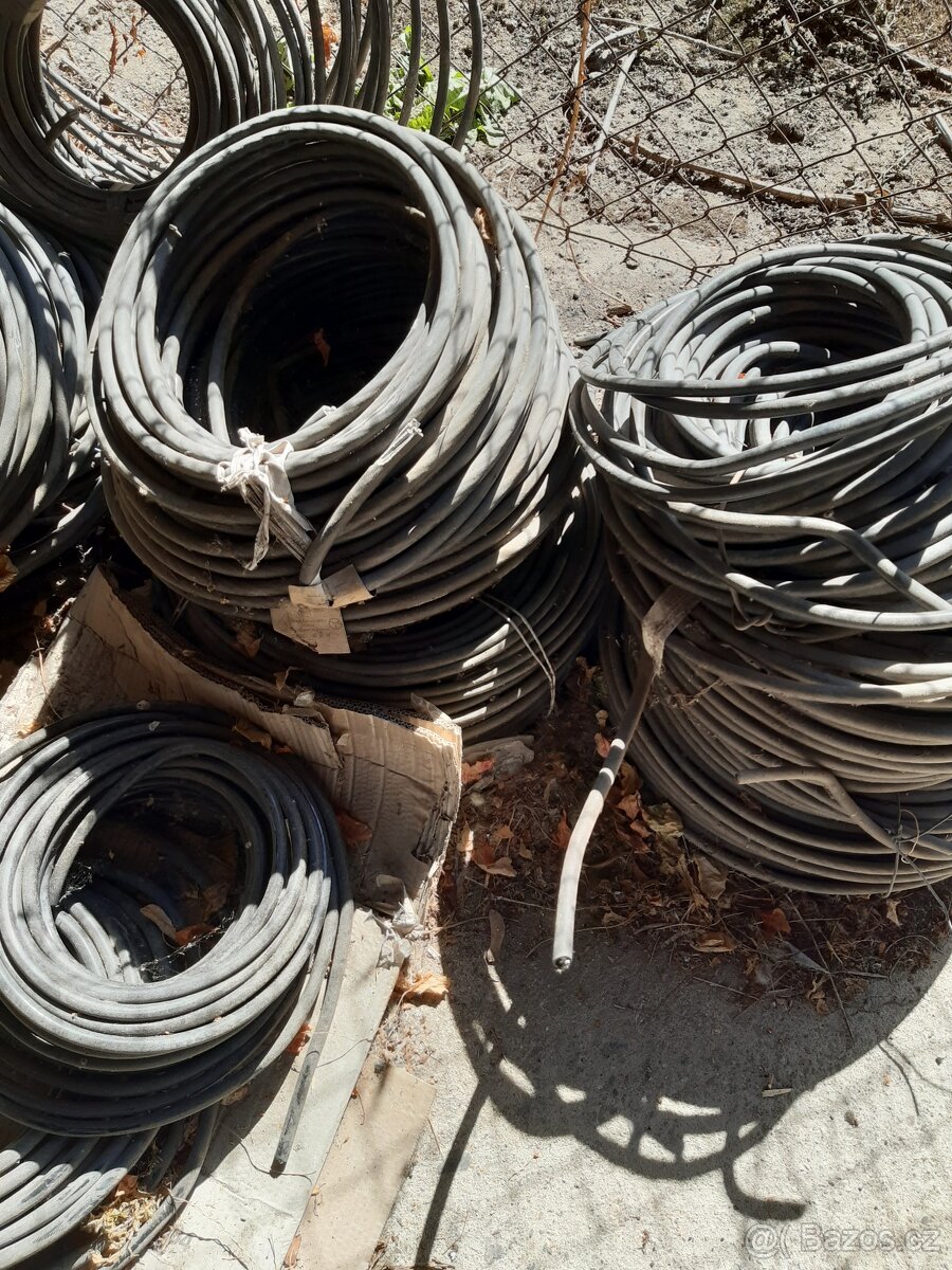 kabely - vodiče AY - 3