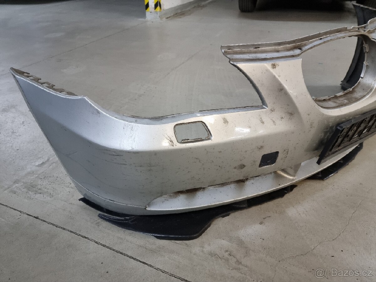 Prodám přední nárazník BMW e60 stříbrný - 3