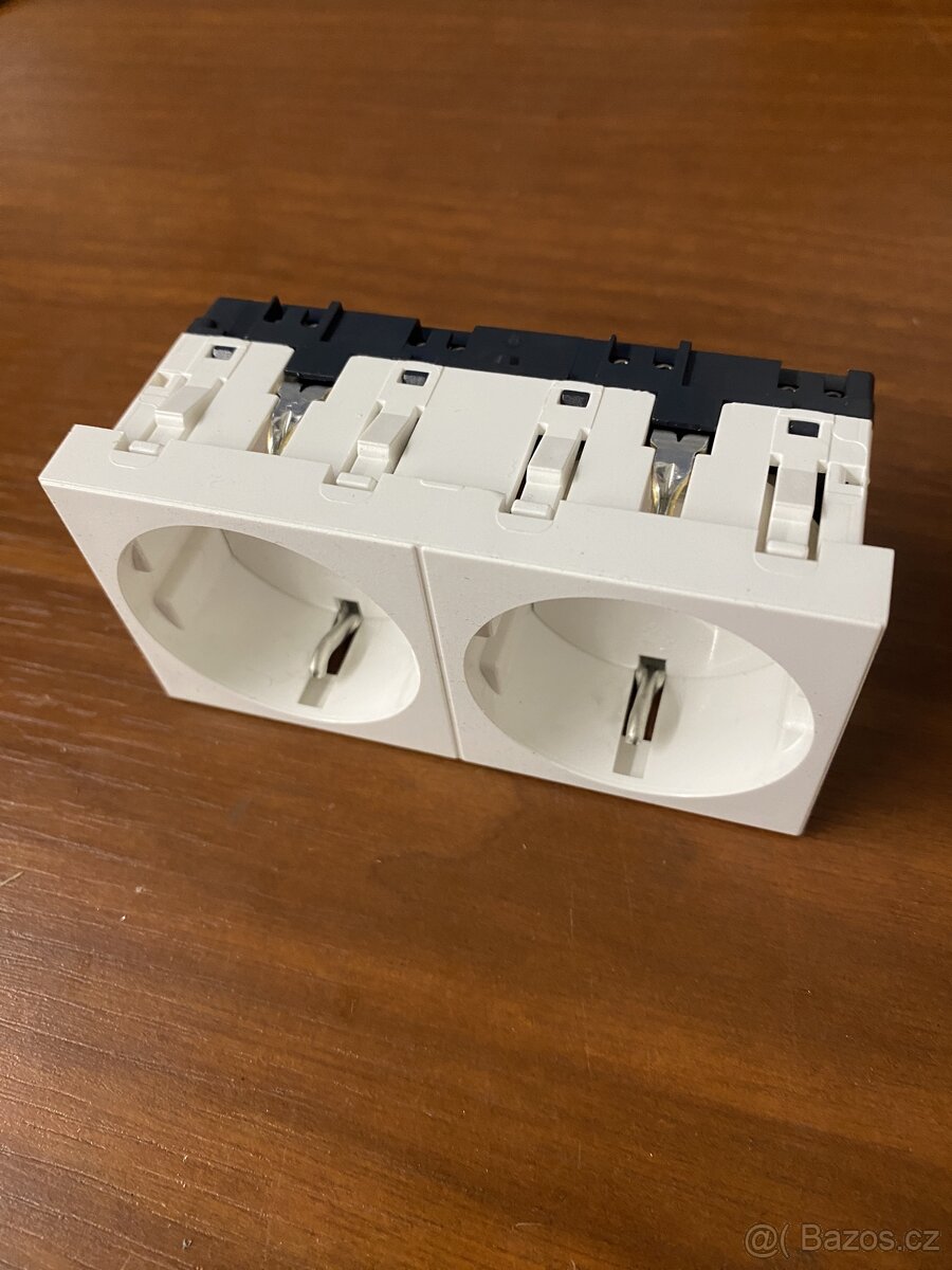 Panelová dvojitá zásuvka 230 V bez kolíku - 3