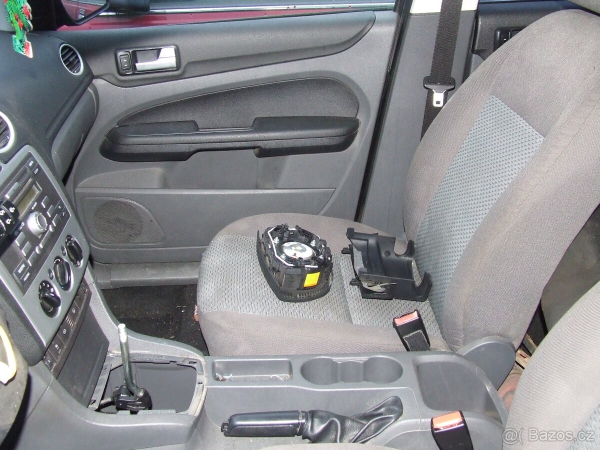 Prodám náhradní díly Ford Focus MK2 kombi 1.6 16v - 3