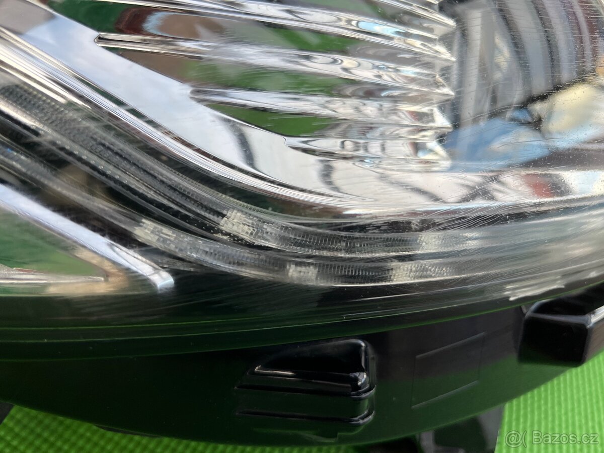 Fulled pravý přední světlomet Ford Mondeo - 3