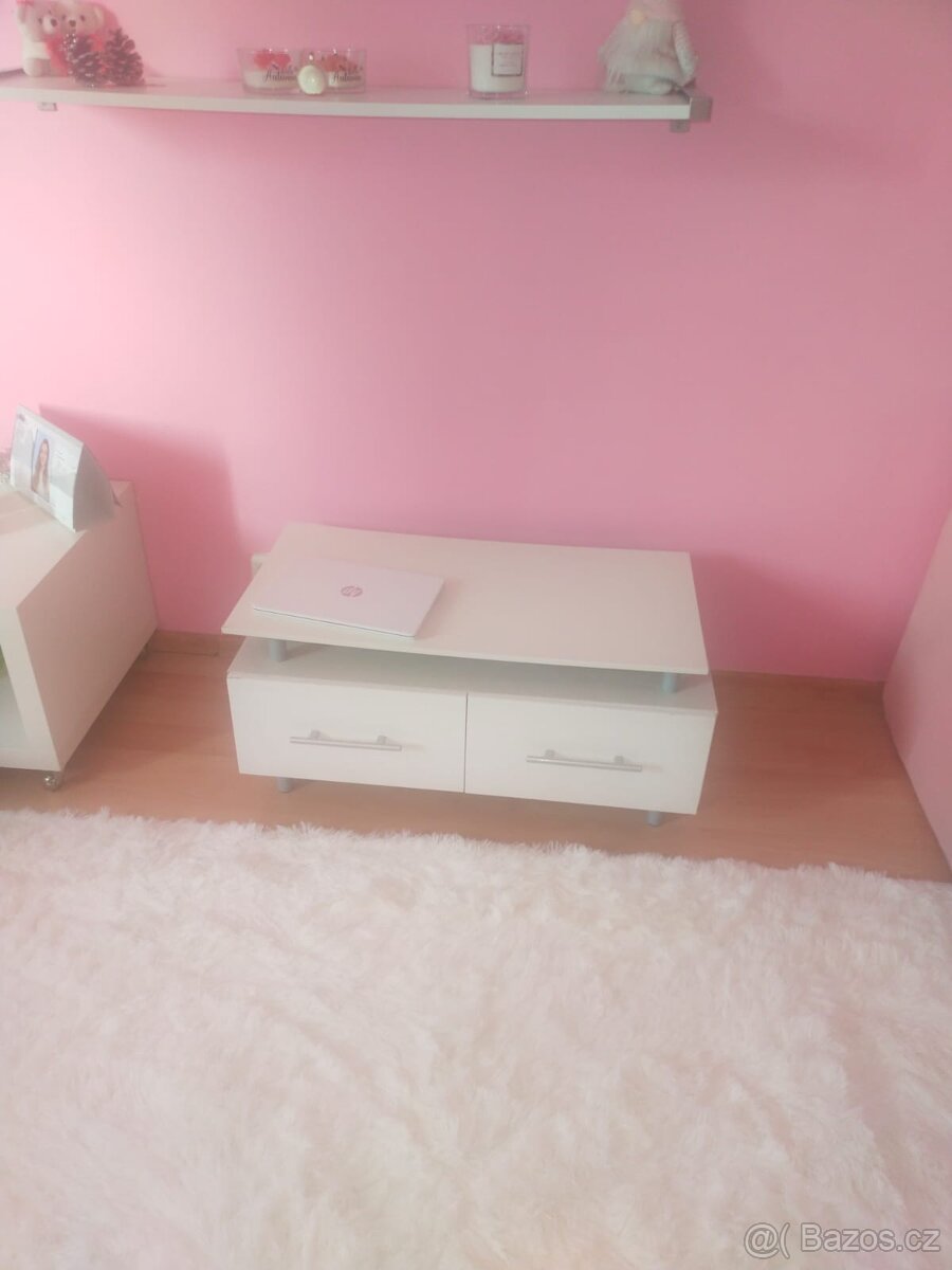 2 stolky Ikea a tv stolek - 3